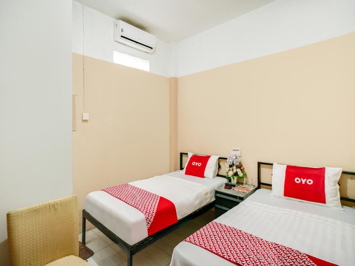 Oyo 90024 Botania Homestay & Cafe Nongsa Exterior photo